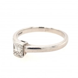 Pre Owned Platinum Diamond Solitaire Ring ZX642